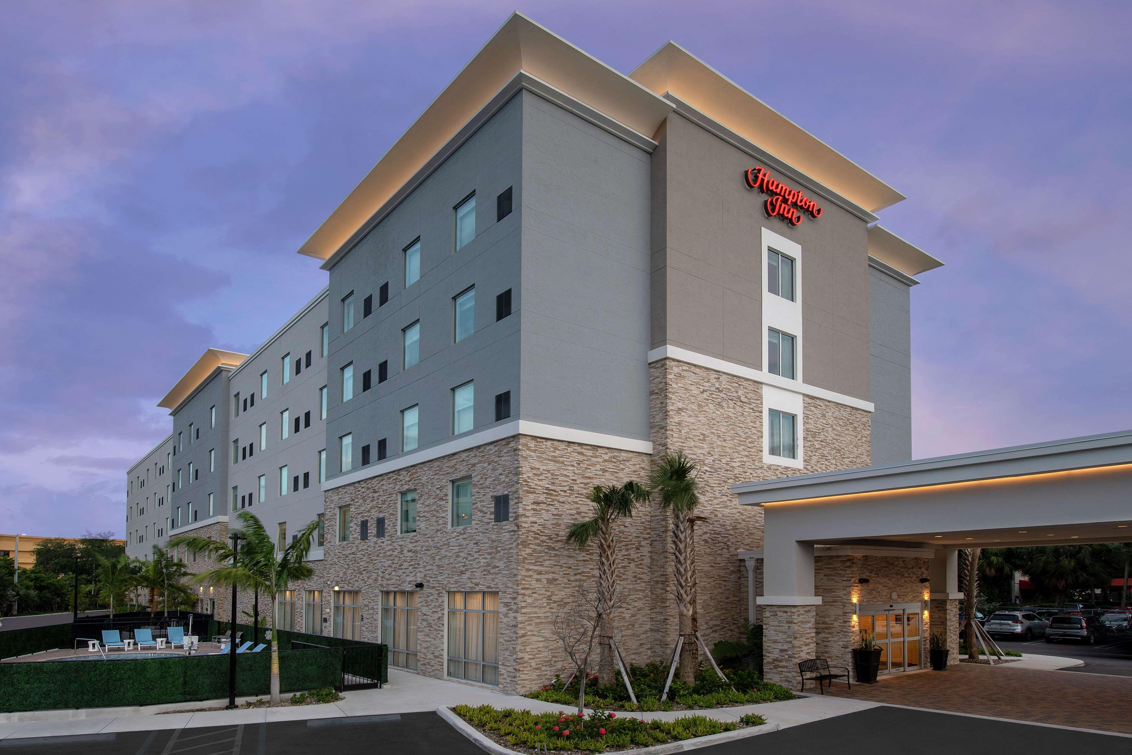 Hampton Inn Miami Airport East Exterior foto